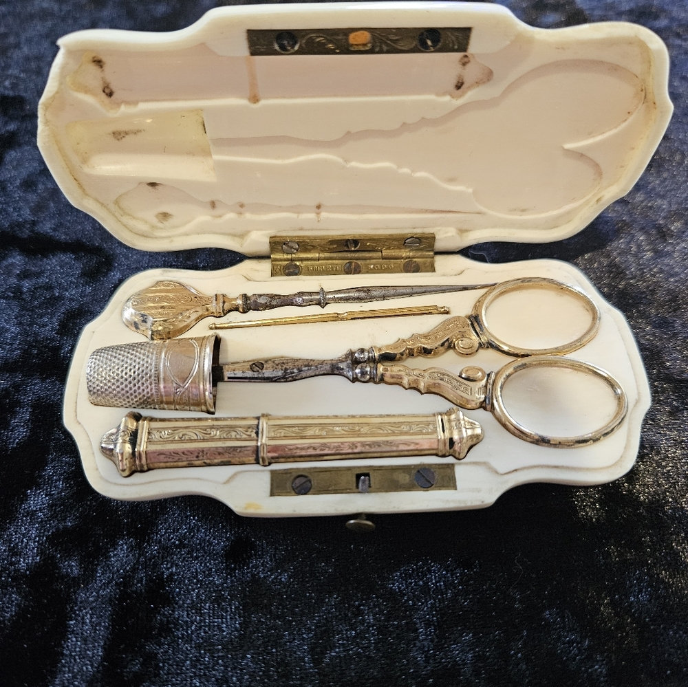 SEWING KIT Brevette SGDC 1850's-1870's Ivory Etui Vermeil Tools
